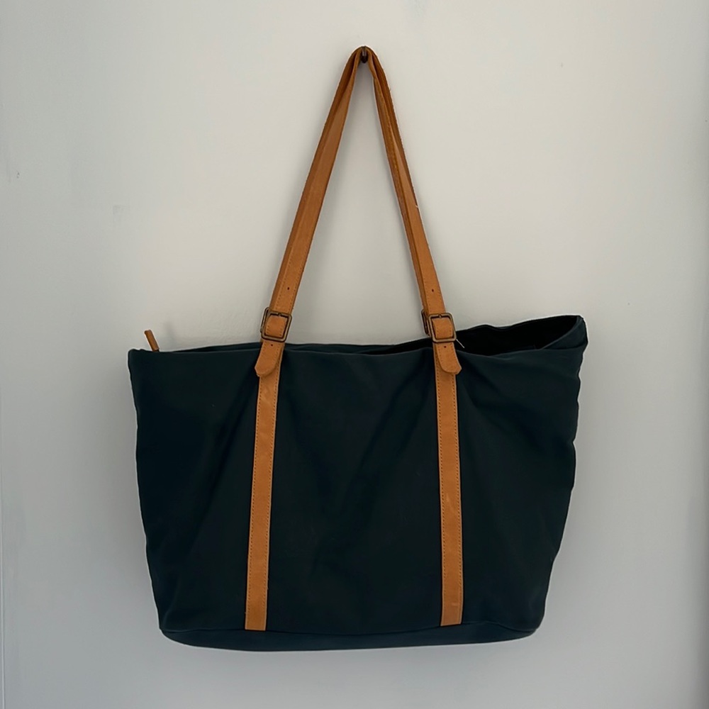 Heart & Hand Navy Tote bag